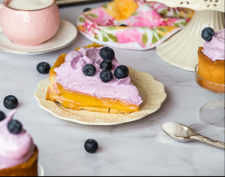 Pie Cremoso de Maracuyá y Arándanos