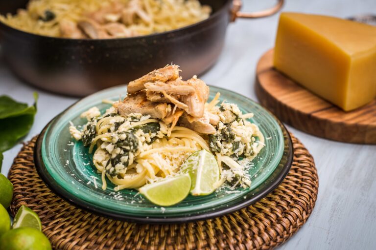 Tallarín al Limón con pollo y espinaca